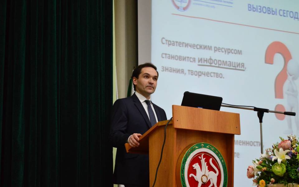 Проректор по&nbsp;клинической деятельности КГМА Алексей Шулаев раскрывает проблему информационной гигиены среди молодежи